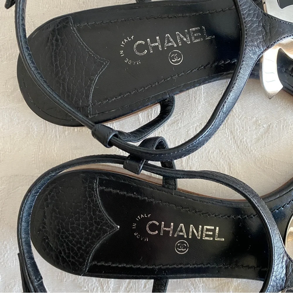 Chanel CC logo flat sandals